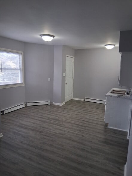 Kitchen - 254 E Jackson St