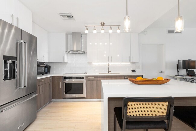 Building Photo - 236 SE 5th Ave