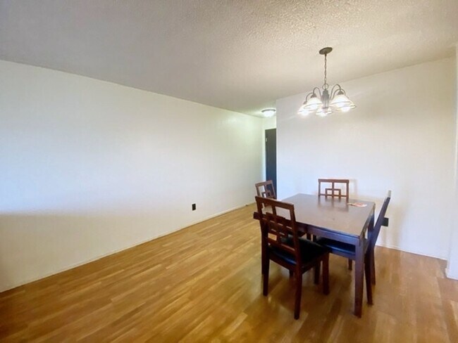 Building Photo - 4660 Reka Dr