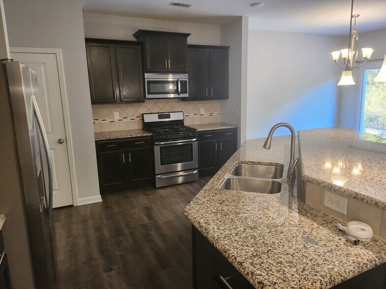 Building Photo - Room in Townhome on Durants Neck Ln