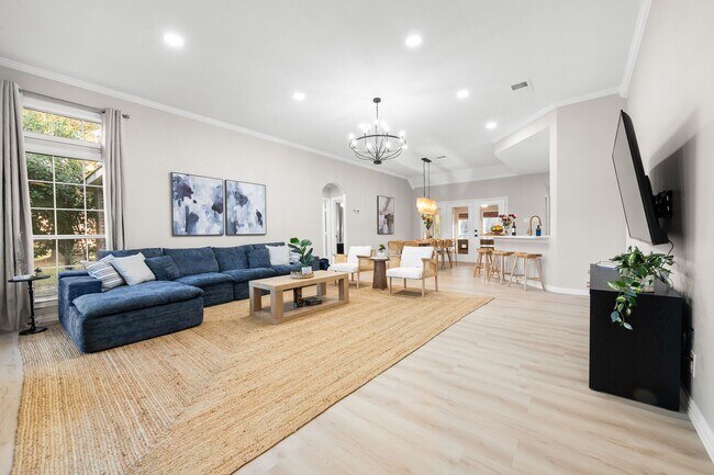 Building Photo - Lakefront Luxury Retreat, 5 Beds, 3 Baths, Quiet Gated Community.