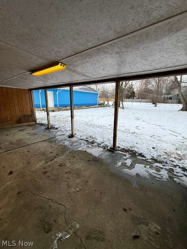 Building Photo - 4095 Sleepy Hollow Rd
