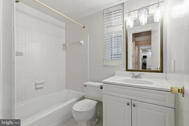 Building Photo - 2127 California St NW