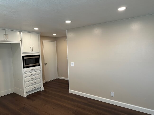 Building Photo - 1393 Scotch Cir