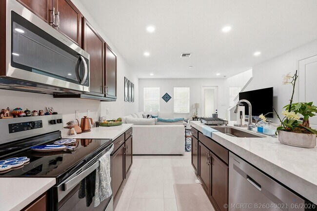 Building Photo - 4767 Longwood Lake Sq