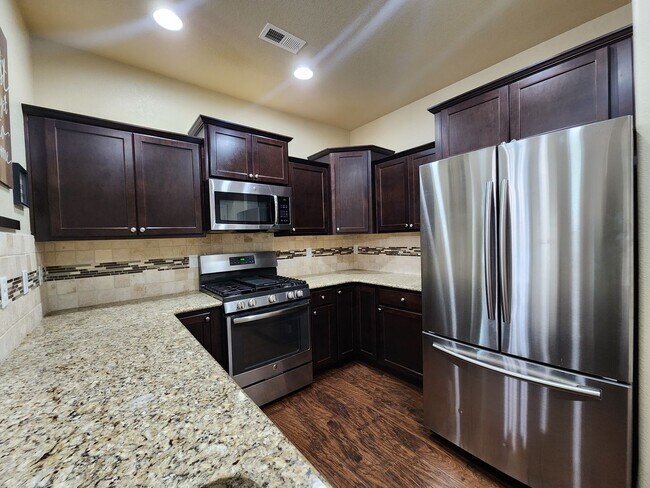 Building Photo - Quiet 2 bed 3 bath home in the 80923 area!!