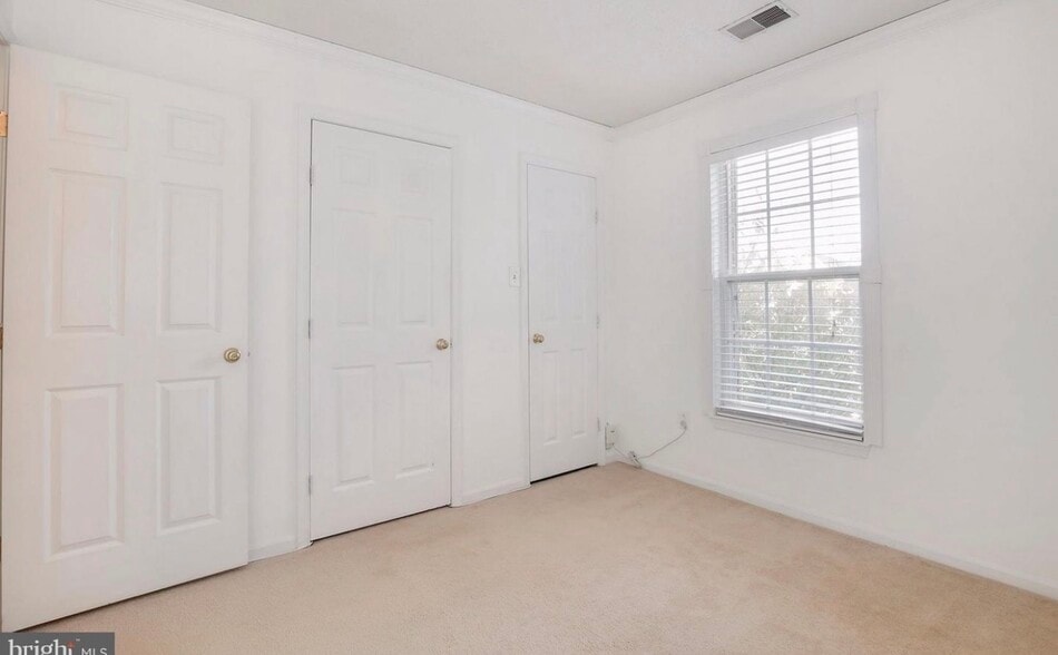 Building Photo - 13100 Briarcliff Terrace