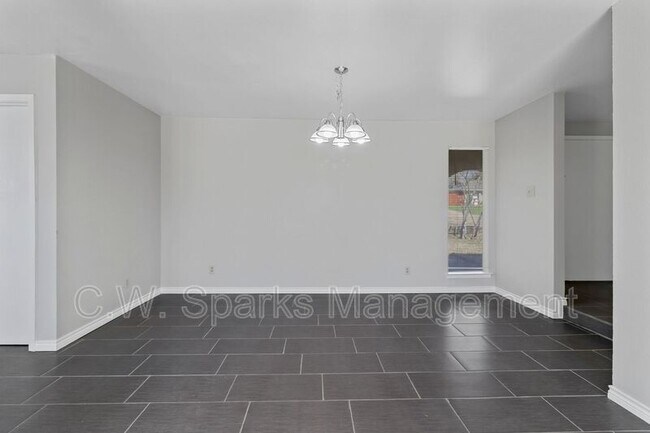 Building Photo - 1020 Mountview Dr