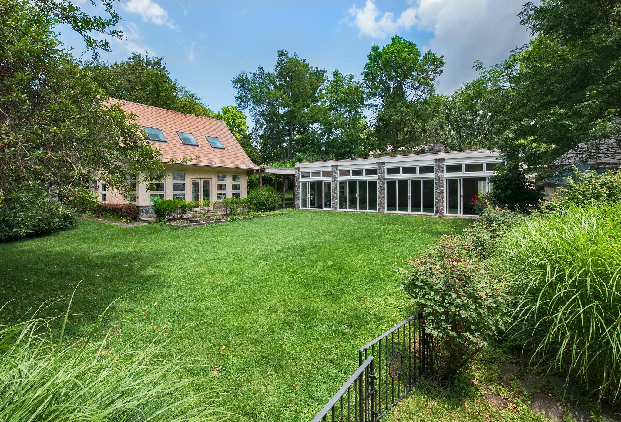 Building Photo - 734 Millbrook Ln
