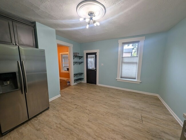 Building Photo - 48 Clover St