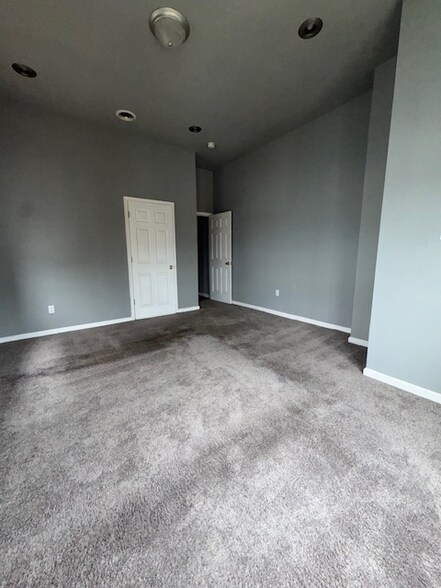 Building Photo - 4254 Parkside Ave