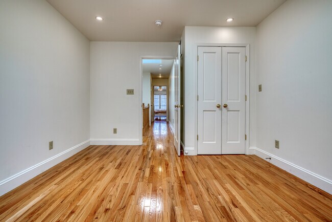 Building Photo - 634 Eislen St