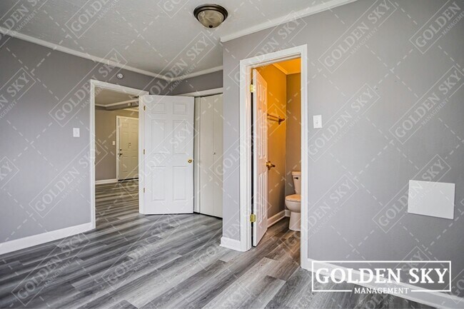 Building Photo - 115 E Willard St