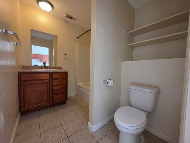 Building Photo - 1102 E 33rd St