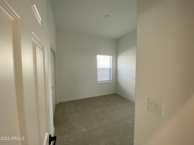 Building Photo - 442 W Golden Aspen Dr