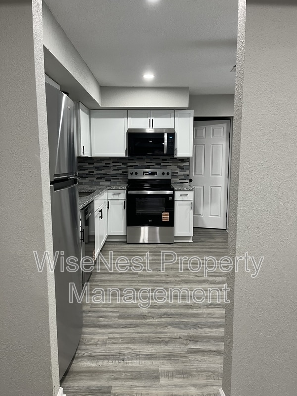 Building Photo - 708 NE Ball Dr