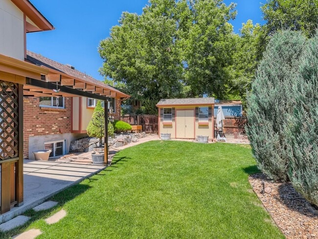 Building Photo - Charming 4 Bedroom 2.5 Bath in Lakewood!