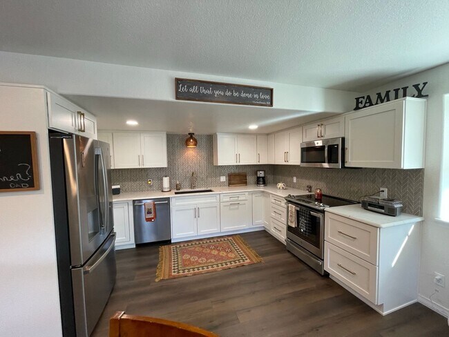 Building Photo - Harmonious Blend of Style, Comfort, and Fu...