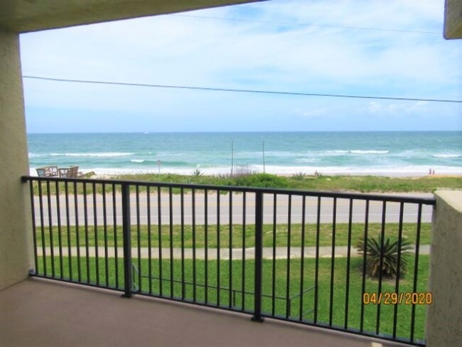 Building Photo - Beautiful 2 Bedroom Condo with Ocean Views!