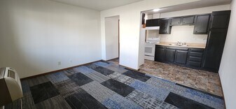 Building Photo - 926 17th St S