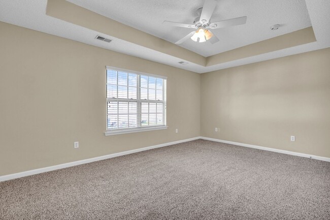 Building Photo - Charming 3-Bed Townhome in Prime Richmond Hill Location!