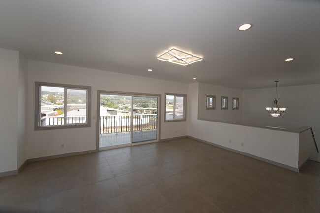 Building Photo - 733 Hoopai St