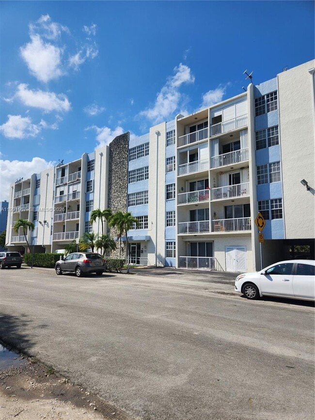 Building Photo - 3551 SW 9th Terrace