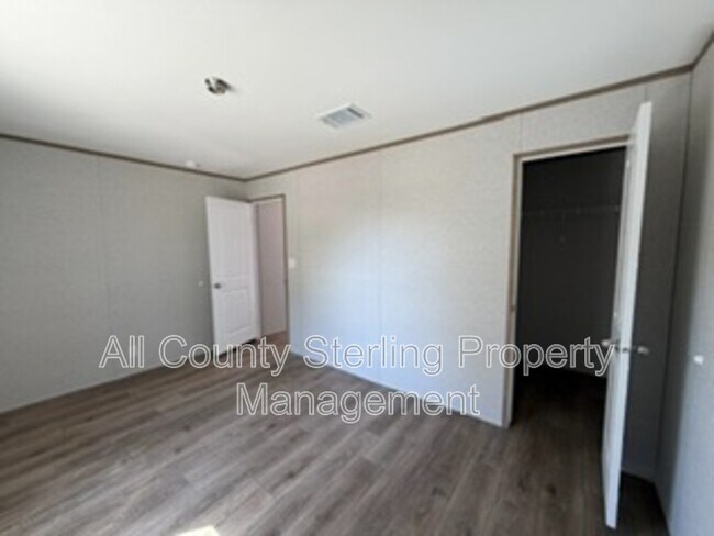 Building Photo - 139 SE Perfect Ct