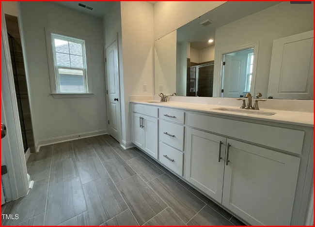 Building Photo - Room in House on Goldfinch Perch Ln