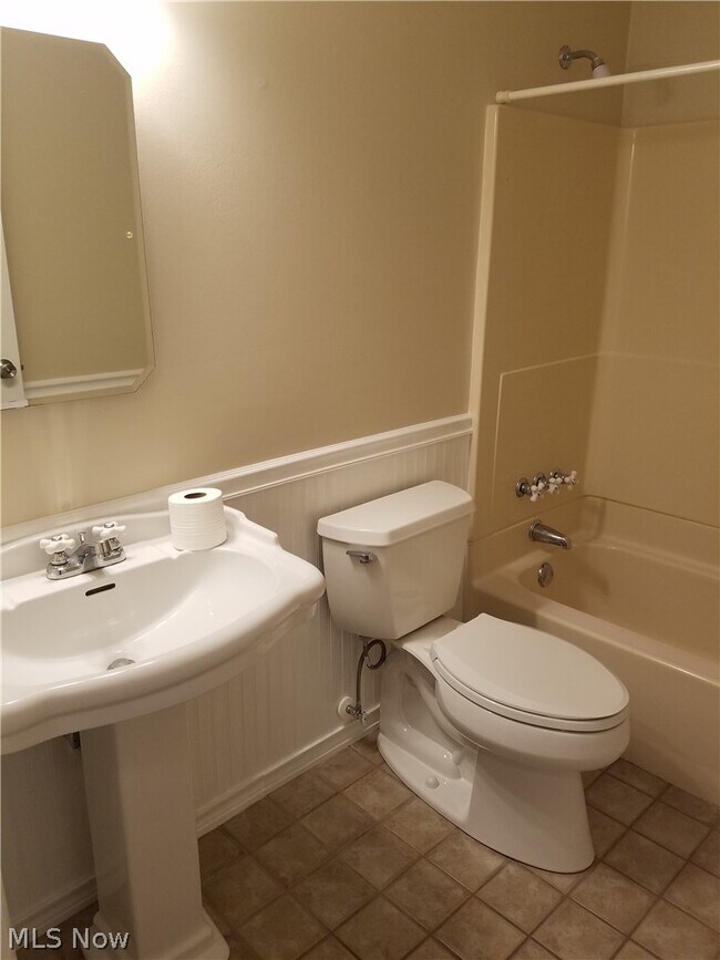 Building Photo - 1807 Higby Dr