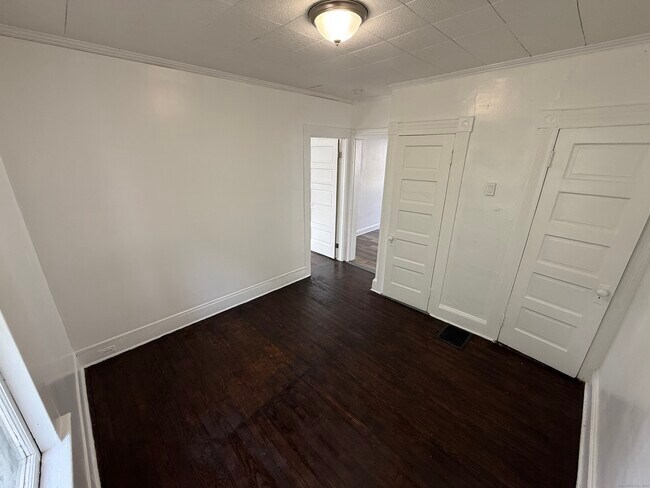 Building Photo - 174 Brentwood Ave