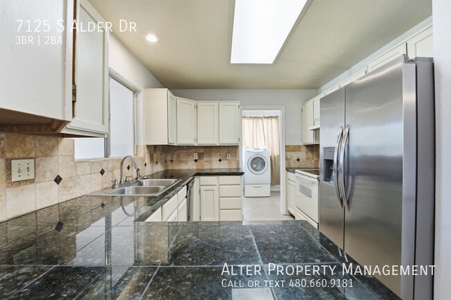 Building Photo - 7125 S Alder Dr