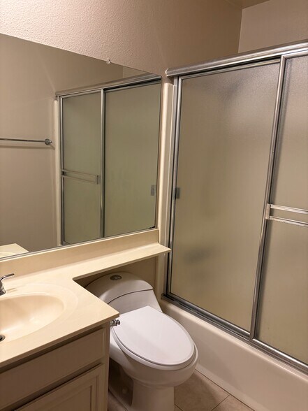 Building Photo - 7226 Jordan Ave