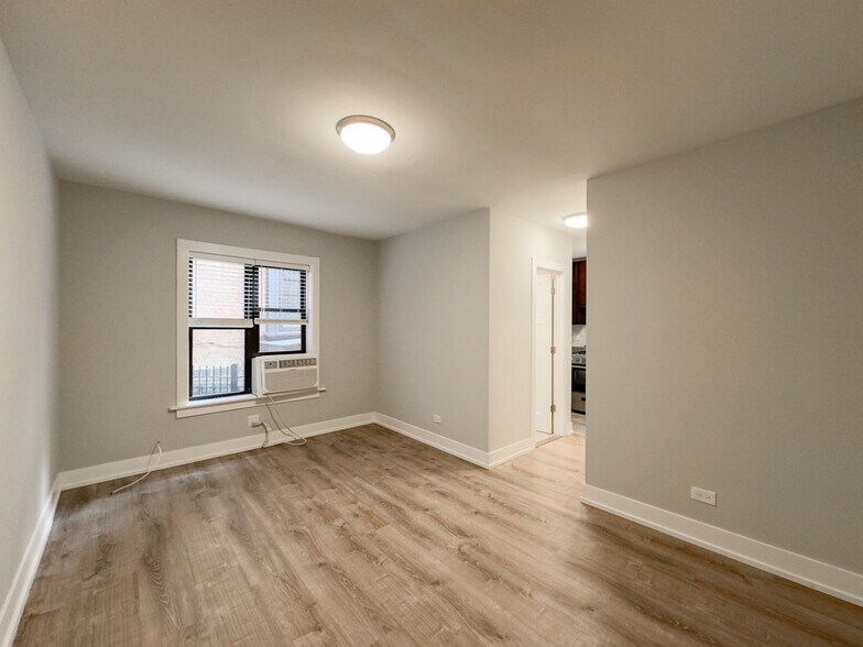 Building Photo - 459 W Belden Ave