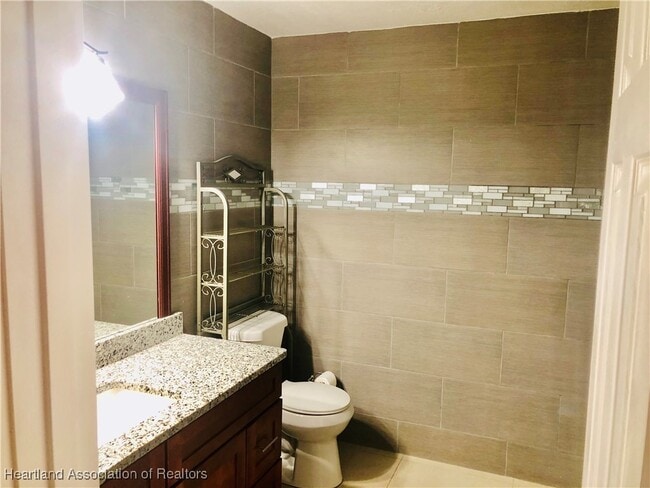 Building Photo - 4615 Lake Haven Blvd