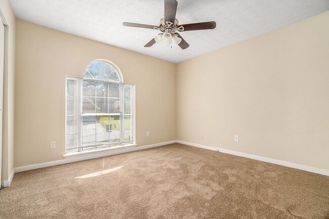 Building Photo - 3 bdrm, 2 bath in Decatur