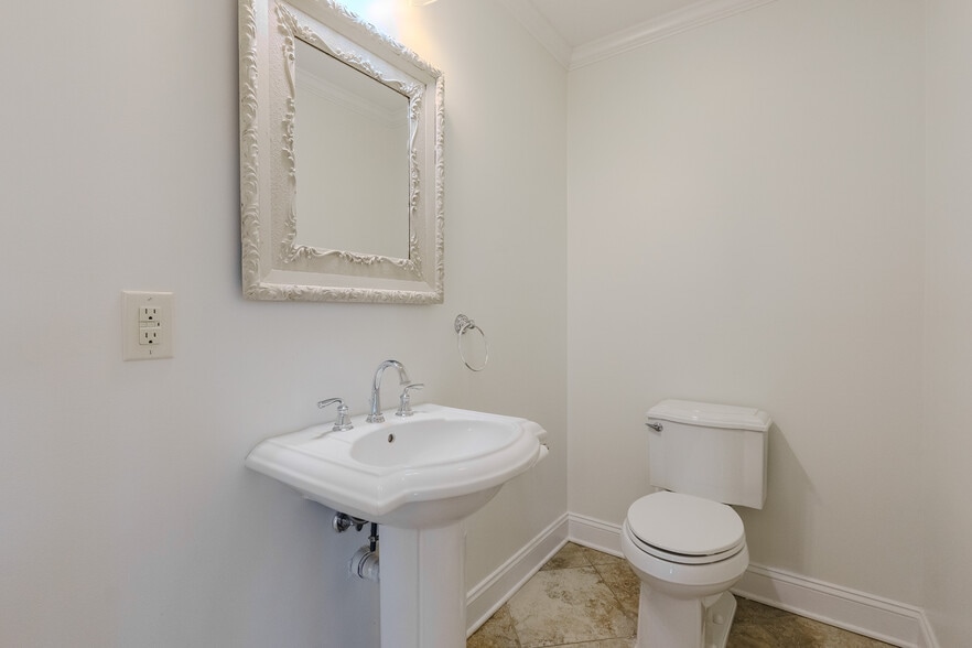 Building Photo - 218 Baltusrol Rd