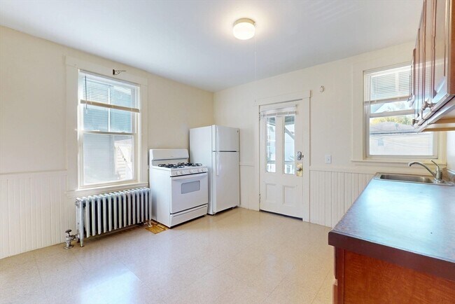 Building Photo - 539 Mt Auburn St