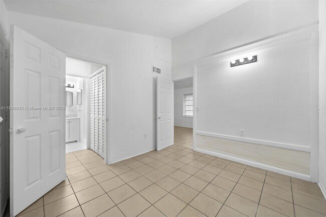 Building Photo - 840 SW 7th St