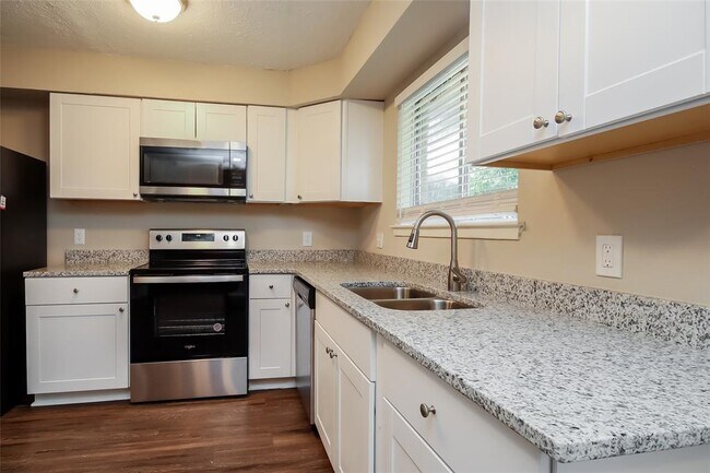 Building Photo - 10307 Rancho Bernardo Ln