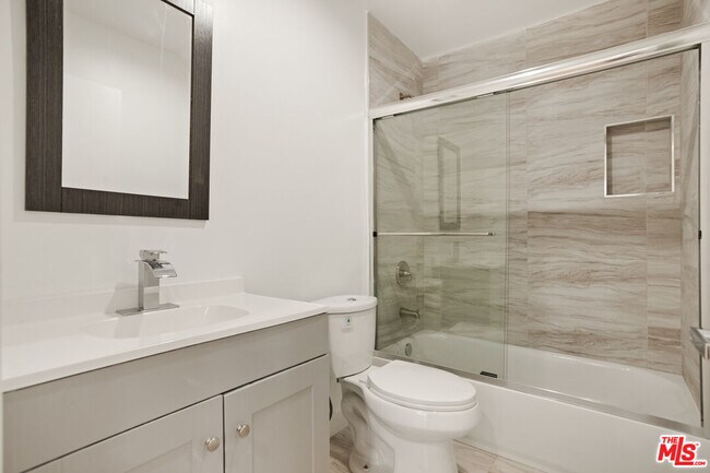 Building Photo - 4232 Rosewood Ave