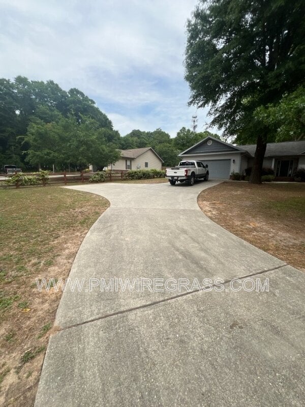 Building Photo - 628 Joe Bruer Rd