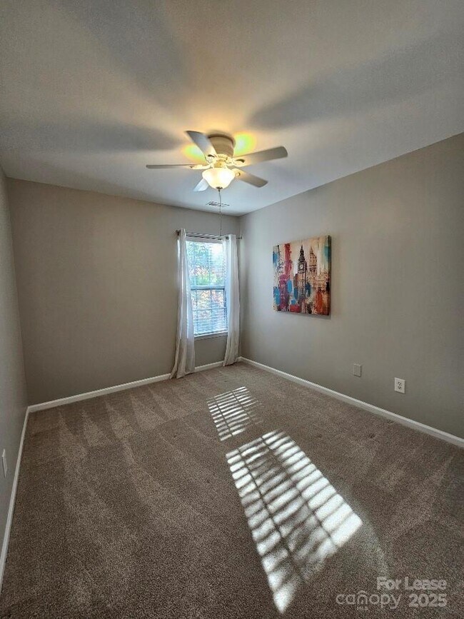 Building Photo - 2219 Crosscut Dr