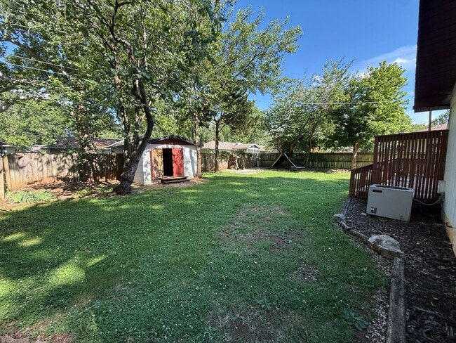 Building Photo - 4 Bed 2 Bath Springfield, MO