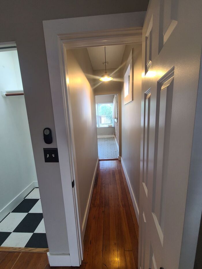 Building Photo - 710 N 6th Ave