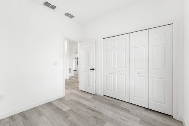 Building Photo - Modern Living Meets Comfort – Stunning 3 Bed, 2 Bath Home!