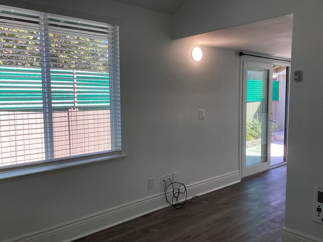 Building Photo - Quaint Seabright Unit
