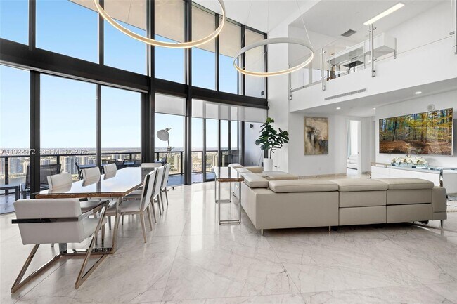 Building Photo - 18555 Collins Ave