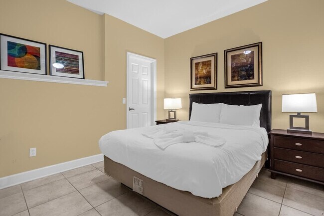 Building Photo - 14590 Damai Ln