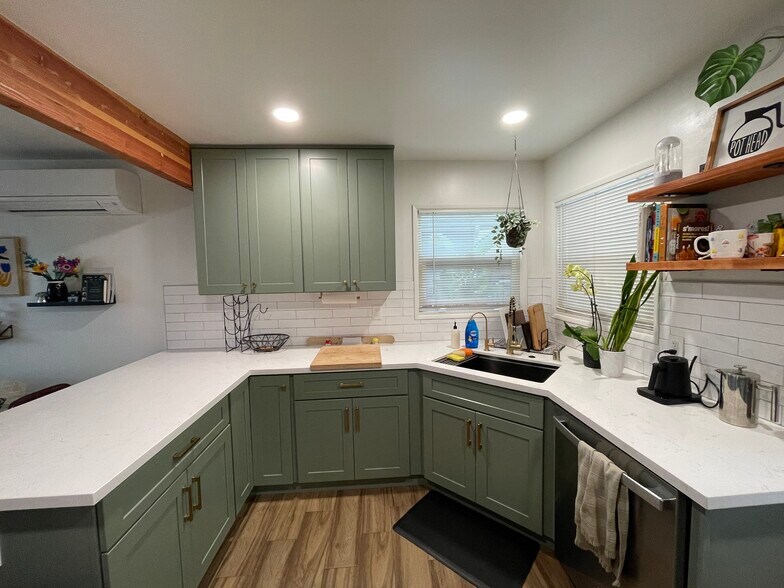 Building Photo - 6740 Amherst St